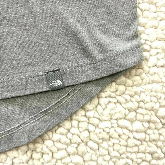 The North Face Gray Cotton Blend Scoop Neck Cap Sleeve High-Low Tee Size M - Picture 6 of 15